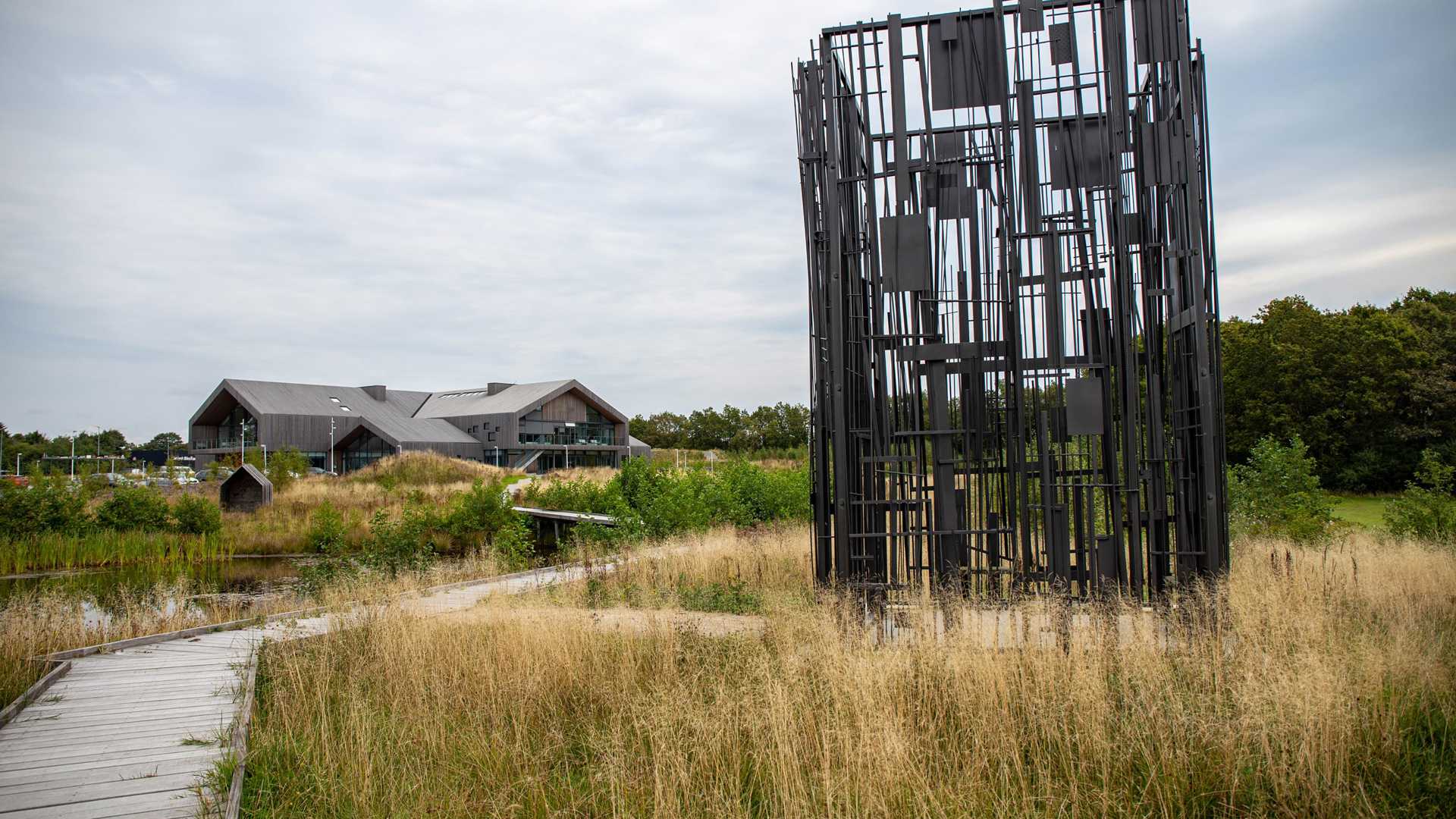 Skulptur ved siden af Hjertet i Ikast